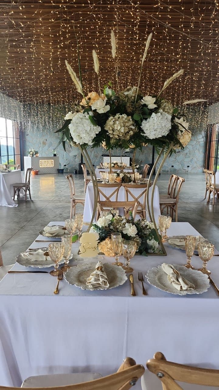 Mesa decorada de un evento Invitly